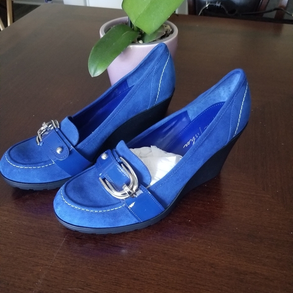 Shoes - Picture 2 of 2